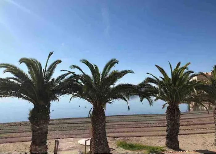 Refurbished 4* With Great Balcony דירה *