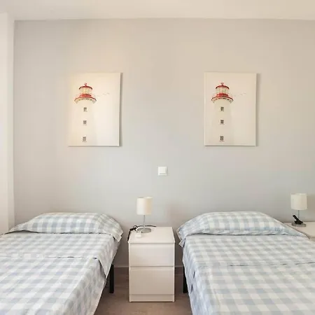 Refurbished 4* With Great Balcony Appartement *