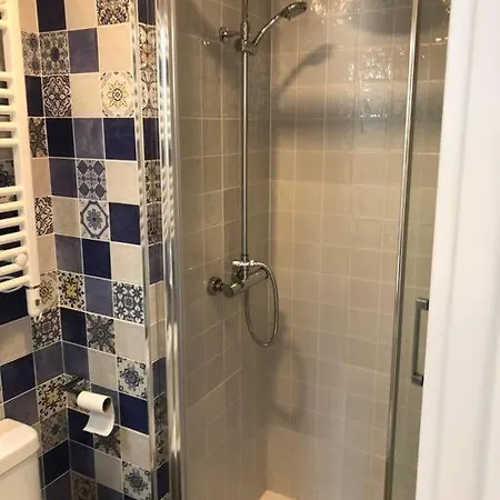 アパート Refurbished 4* With Great Balcony *