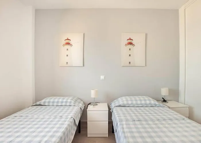 Refurbished 4* With Great Balcony Appartement *