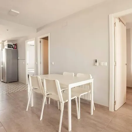 Refurbished 4* With Great Balcony Apartman