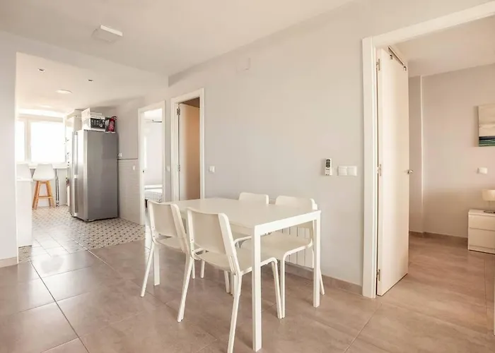 Refurbished 4* With Great Balcony Апартаменты